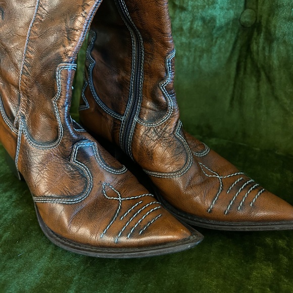 Brown western boots - Picture 1 of 5